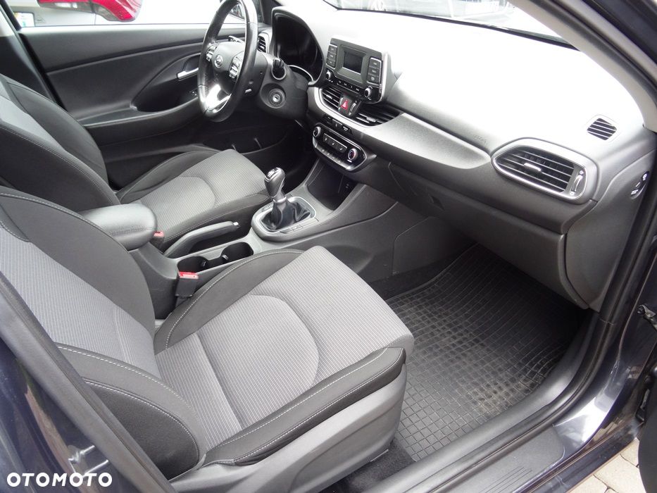 Hyundai i30 1.5 DPI Classic + - 10