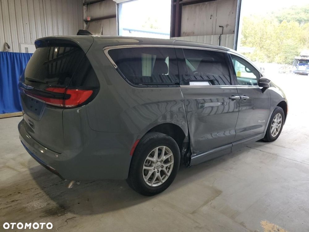 Chrysler Pacifica - 4