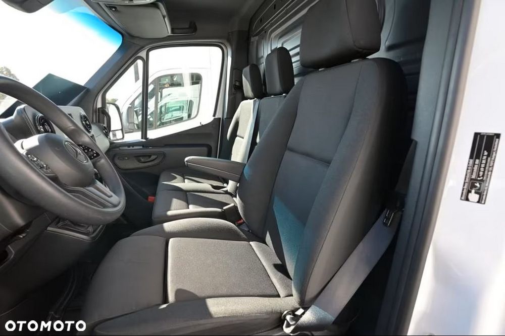 Mercedes-Benz Sprinter - 13