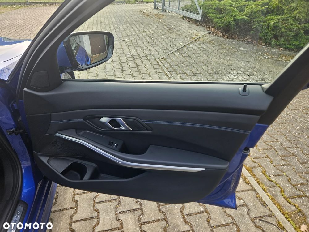 BMW Seria 3 320d xDrive M Sport Shadow - 21
