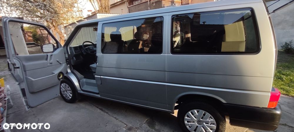 Volkswagen Caravelle - 3