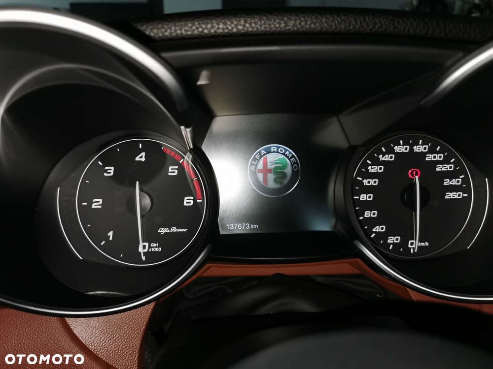 Alfa Romeo Giulia 2.2 AT8 Executive - 15