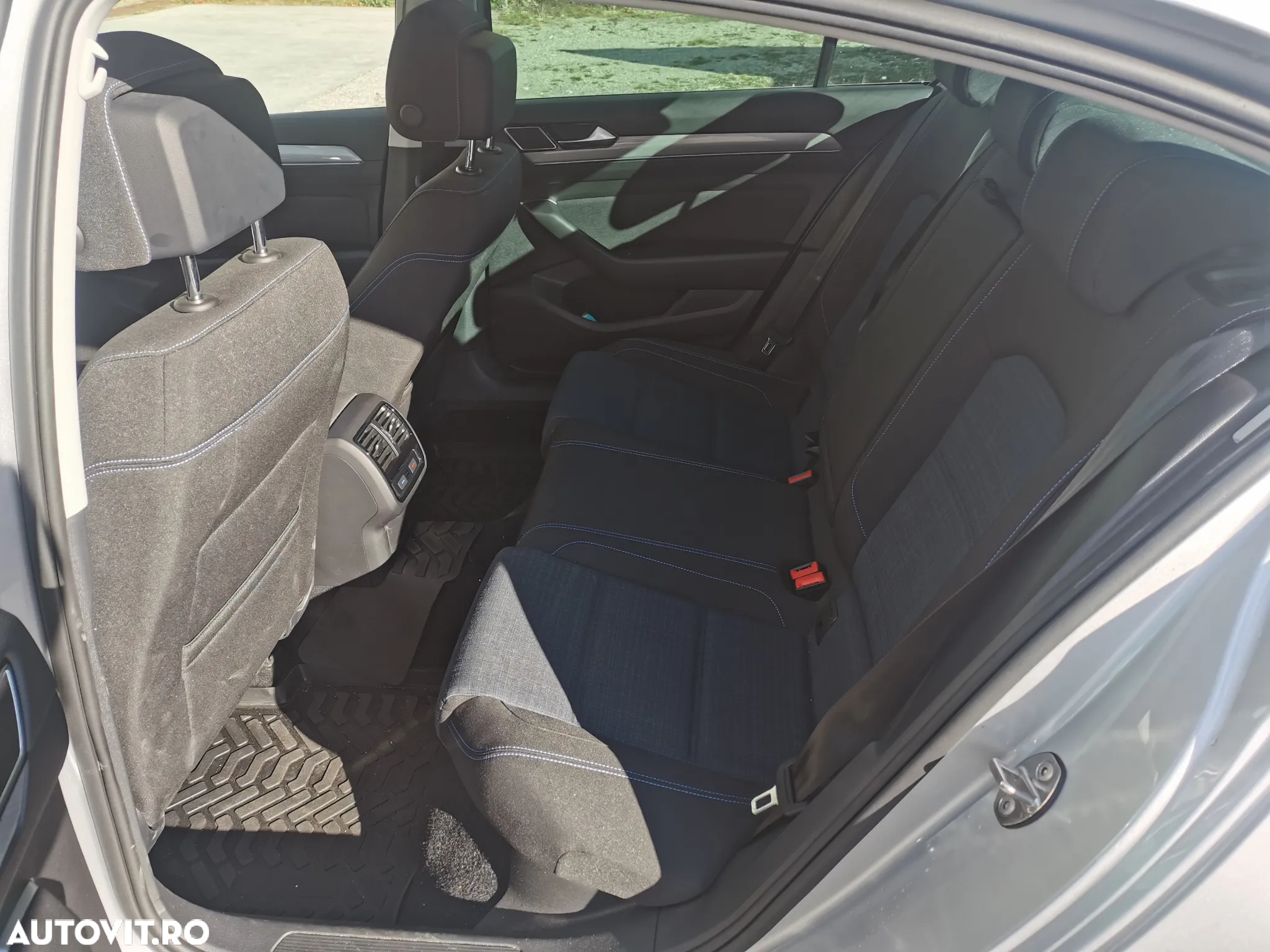 Volkswagen Passat - 11
