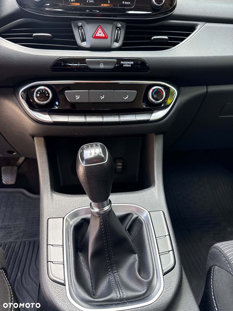 Hyundai i30 1.5 DPI Classic + - 12