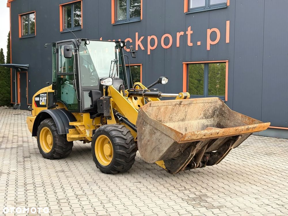 Caterpillar 908M - 4