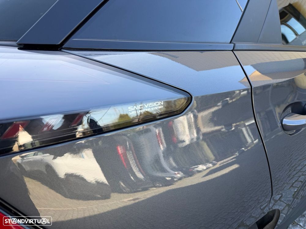 MG MG4 64 kWh Luxury - 19