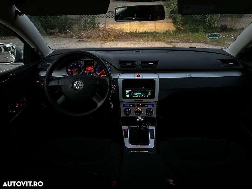 Volkswagen Passat 1.9 TDI Sportline - 4