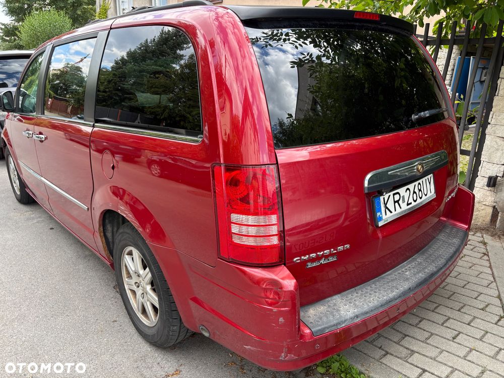 Chrysler Town & Country - 7