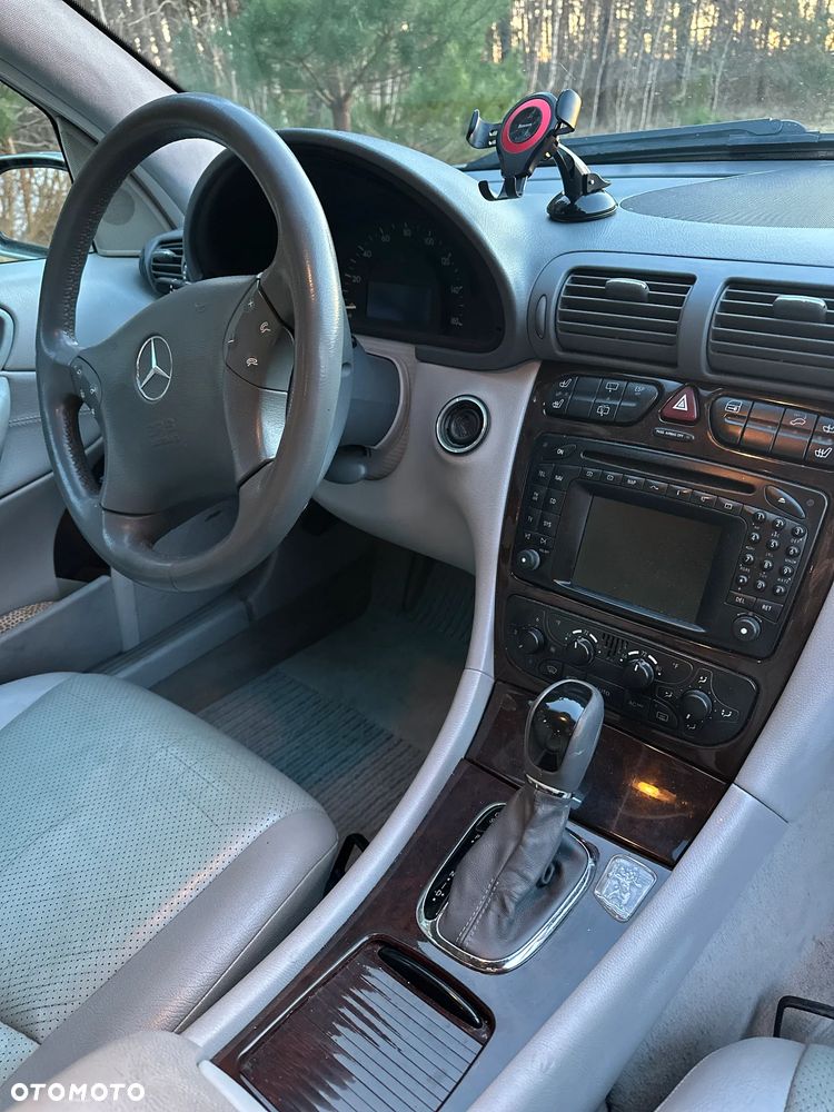 Mercedes-Benz Klasa C 240 4Matic Avantgarde - 12