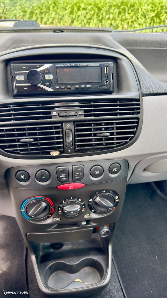 Fiat Punto 1.2 16V 80 Sport - 12