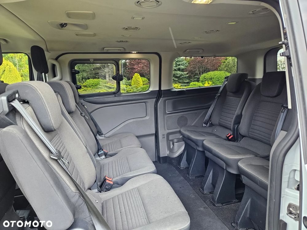 Ford Tourneo Custom - 23