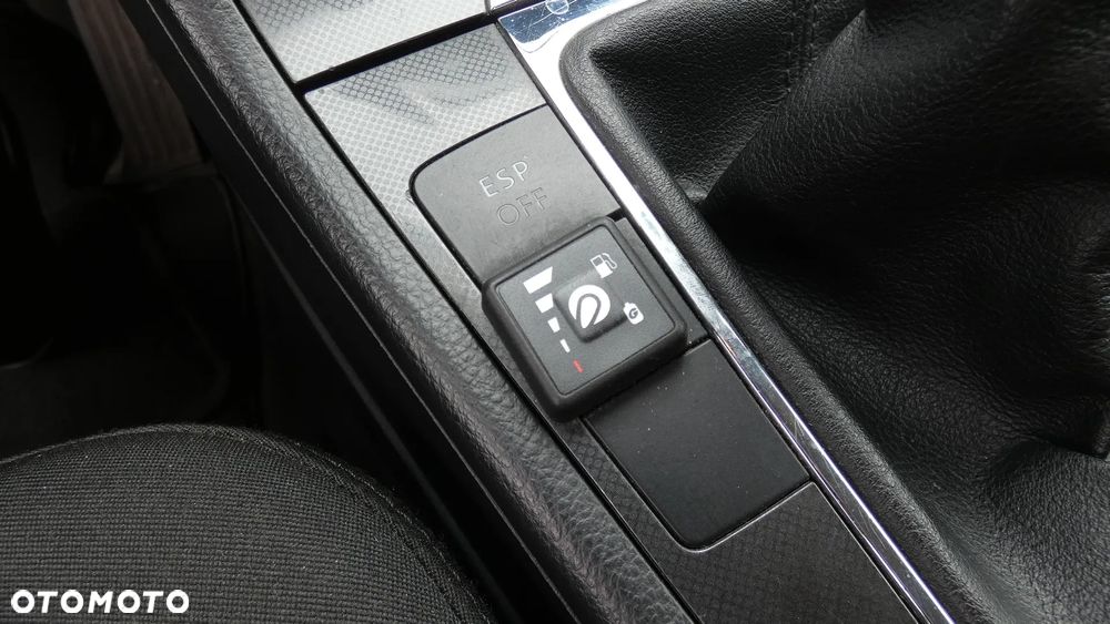 Volkswagen Passat 1.6 Trendline - 19