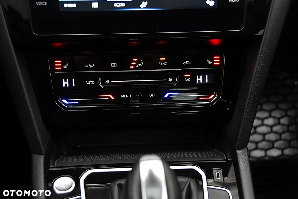 Volkswagen Passat 2.0 TSI Elegance DSG - 29