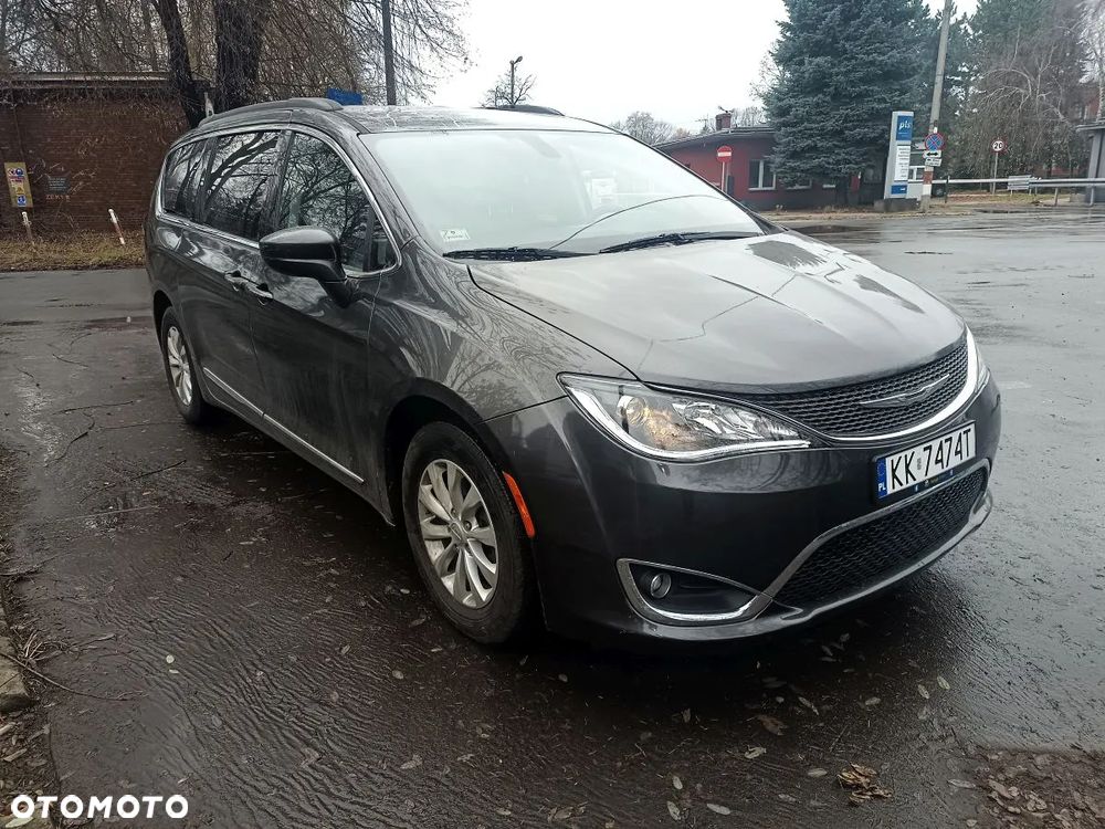 Chrysler Pacifica - 3