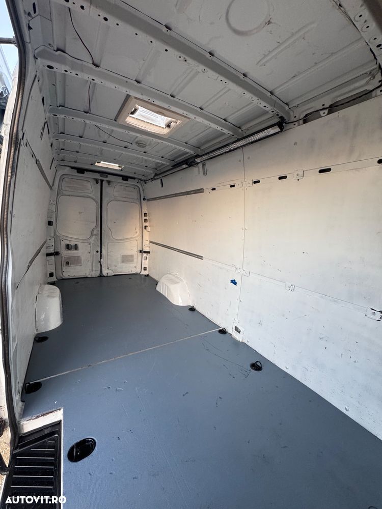 Mercedes-Benz Sprinter - 10