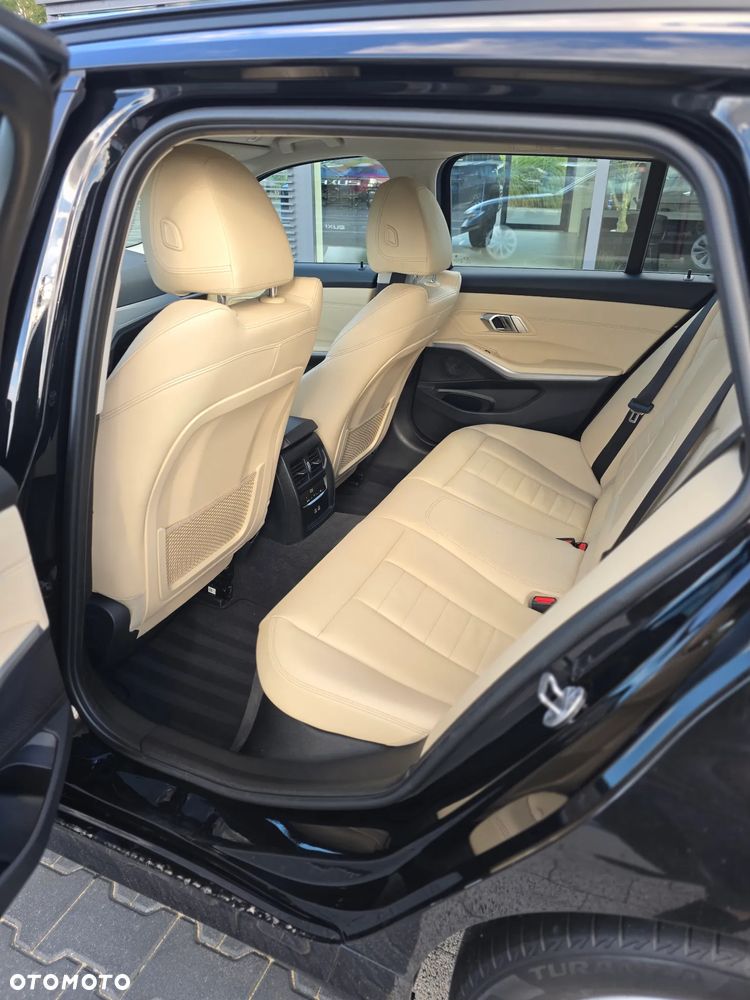 BMW Seria 3 - 24