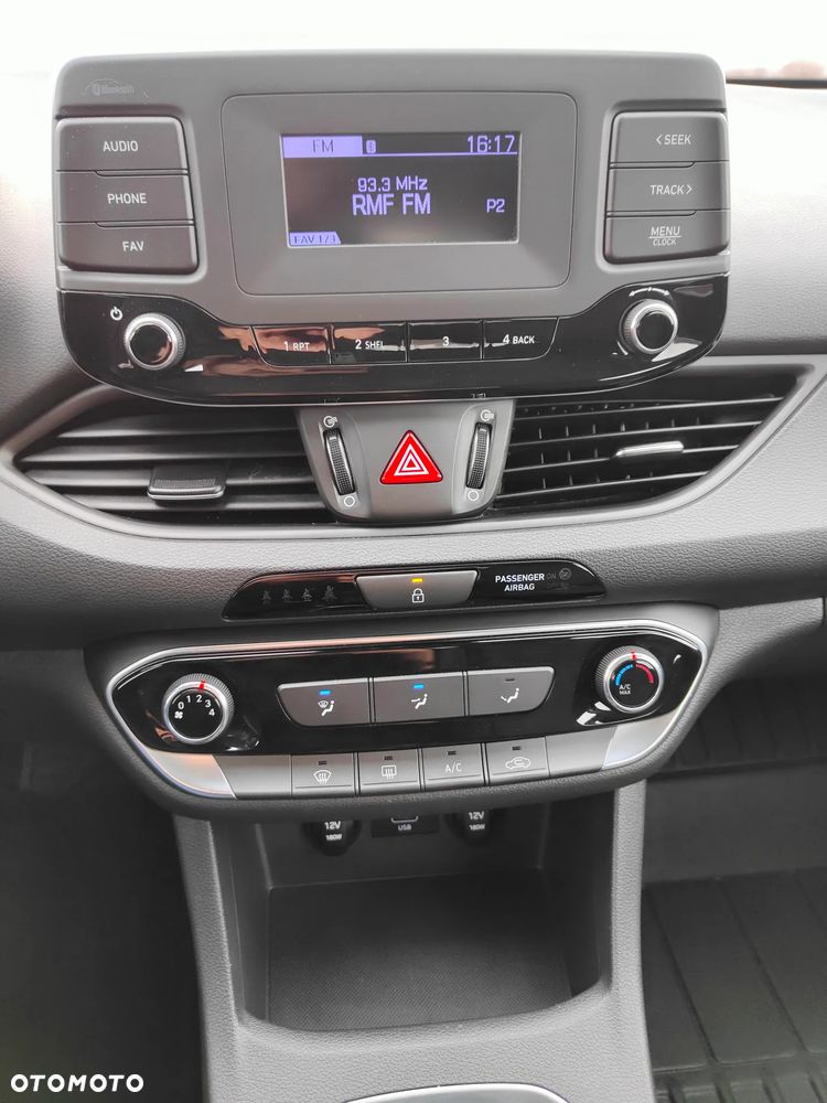 Hyundai i30 1.5 DPI Classic + - 16