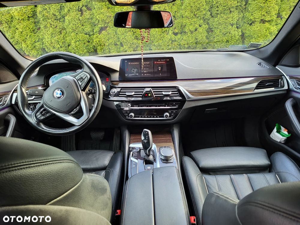 BMW Seria 5 540i xDrive Sport Line sport - 10