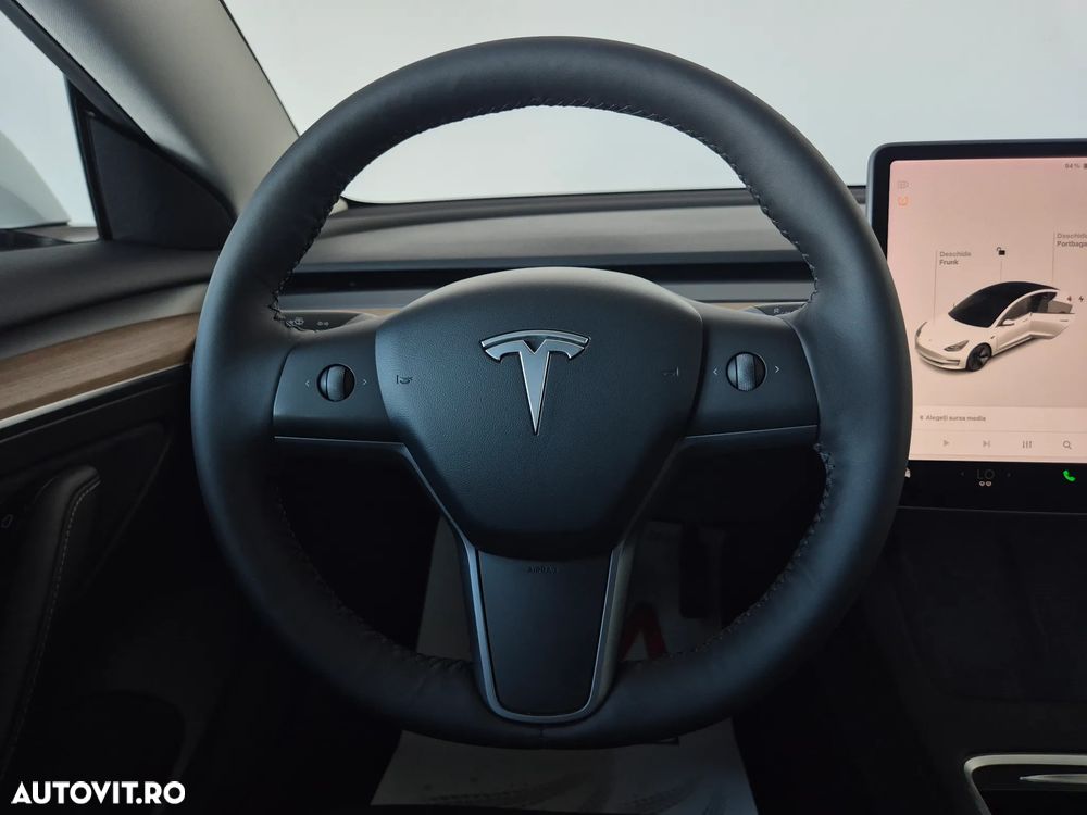 Tesla Model 3 Standard Reichweite Plus Hinterradantrieb - 11