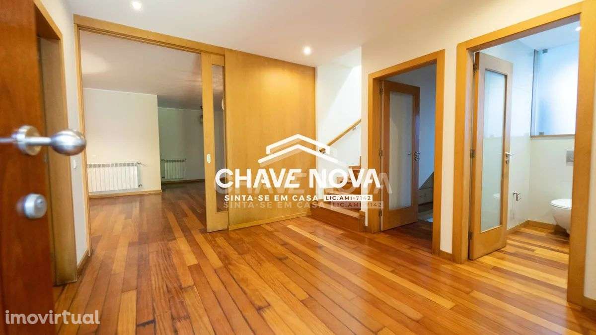 Moradia T4 em condomínio fechado com piscina em Perosinho - Grande imagem: 4/37