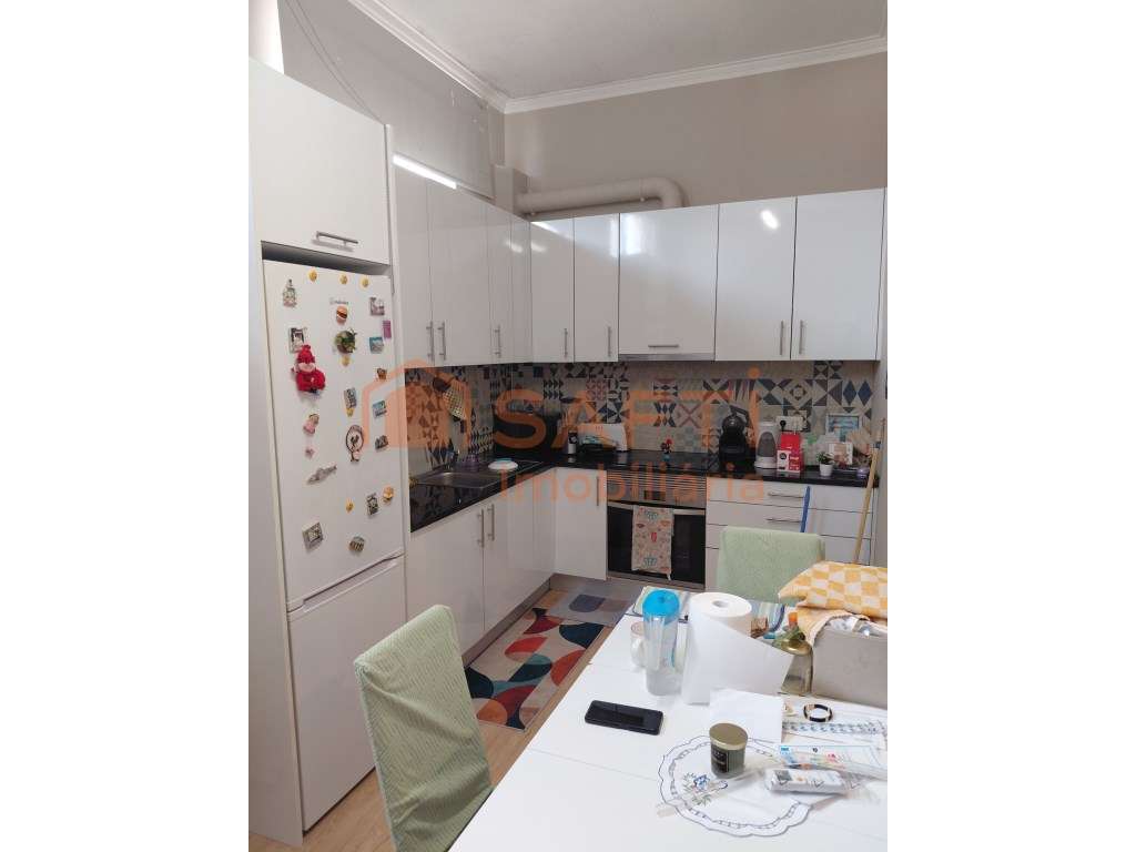 Atelier convertido em T2 em Belas - Grande imagem: 2/5