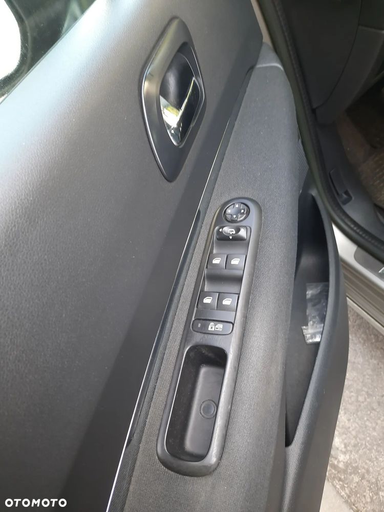 Peugeot 3008 HDi 115 Active - 12