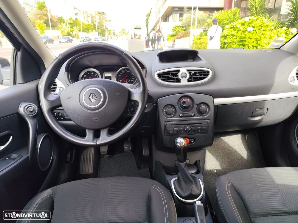 Renault Clio 1.2 16V Privilège - 7