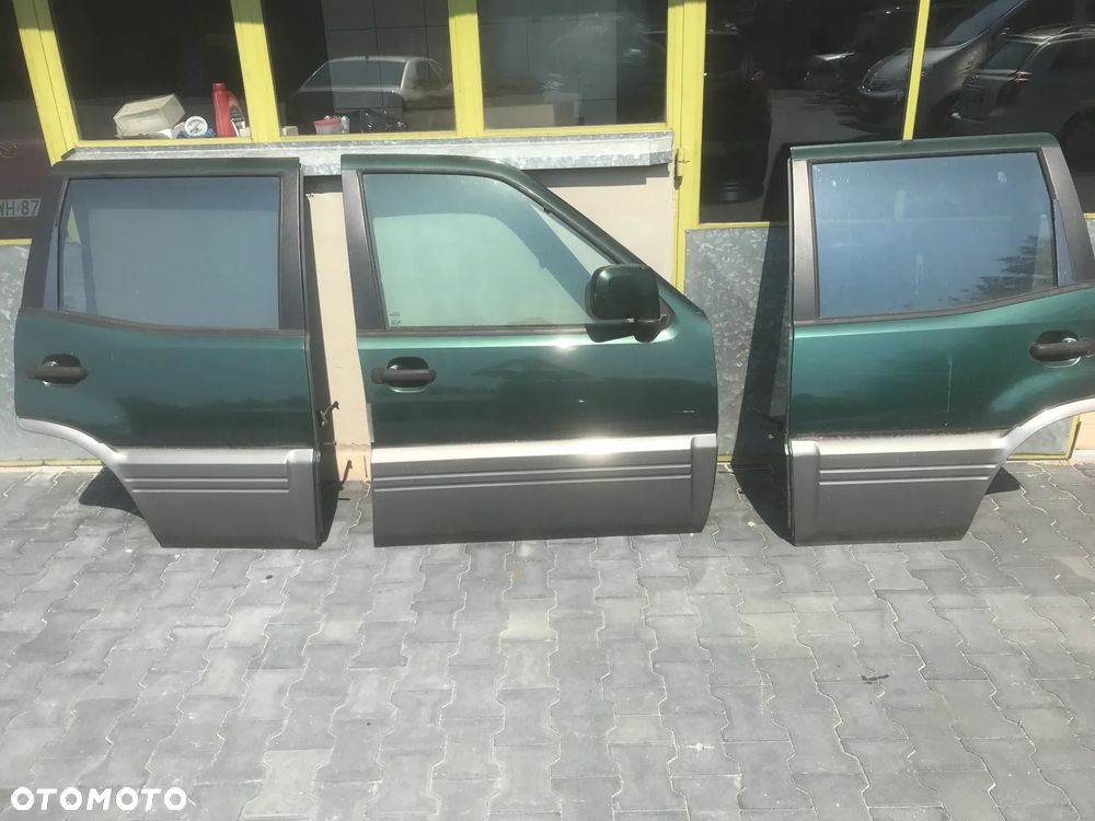 Nissan Terrano II Lift Drzwi Prawe Lewe Przód Tył Idealne Bez Korozji