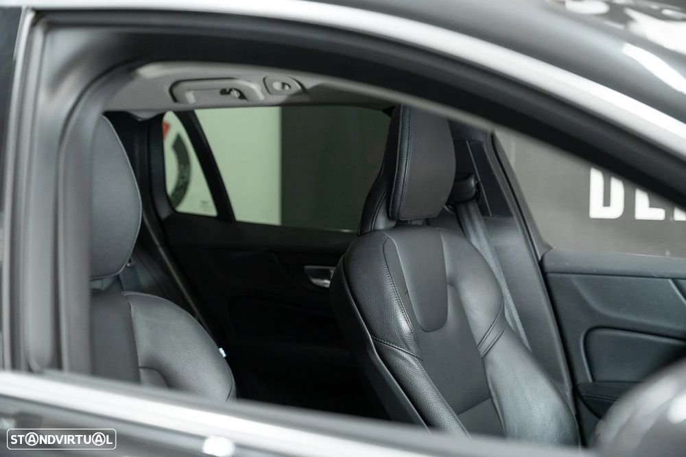 Volvo V60 2.0 B4 Momentum Plus Geartronic - 24