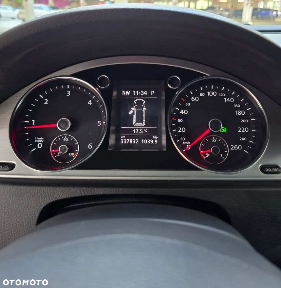Volkswagen Passat 2.0 TDI Highline DSG - 28