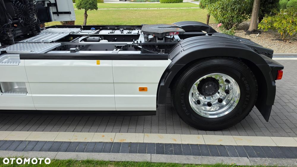 Volvo ///FH///500///2023/// GLOBETROTTER///XXL///FULLLED/// VIRTUAL COCPIT///KLIMATYZACJA POSTOJOWA///ALUFELGI///RADARY/// KAMERA///WYŚWIETLACZ OBCIĄŻENIA/// ZABUDOWY MIĘDZYOSIOWE/// STAN BARDZO DOBRY - 13