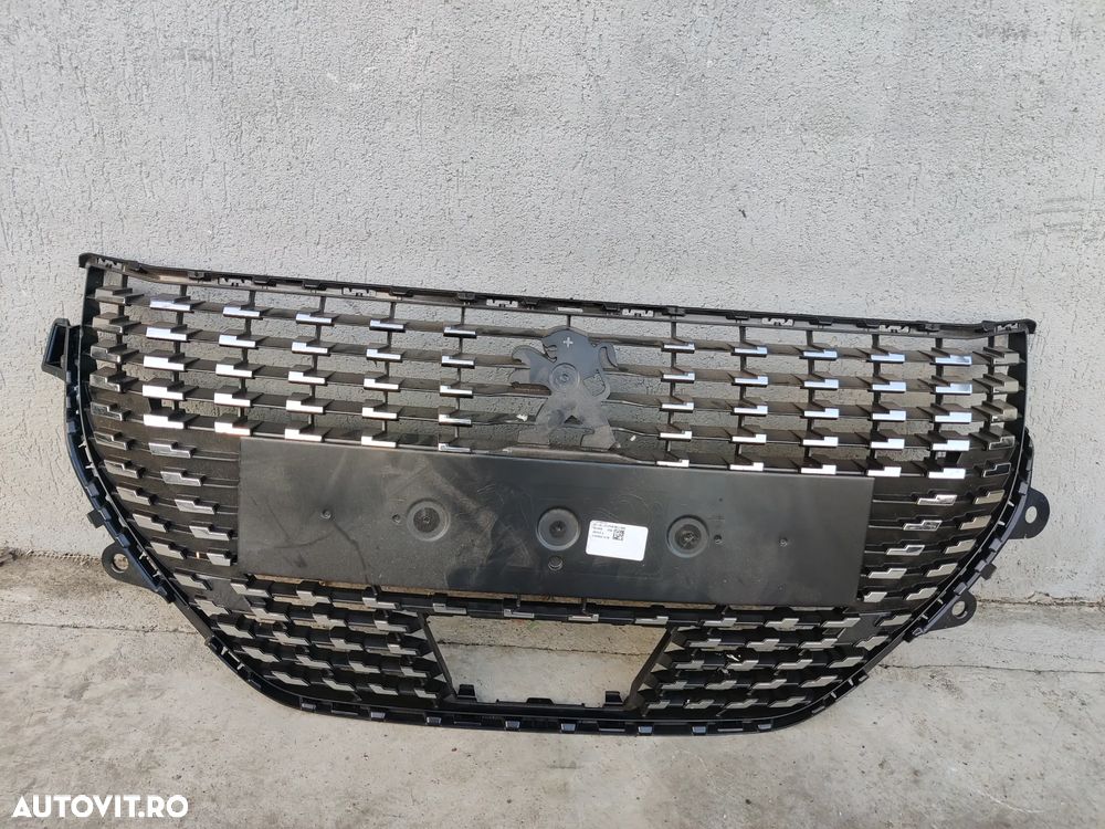 Grila bara fata Peugeot 208 II 2019-2023 defect 9823210080 / 9828636480