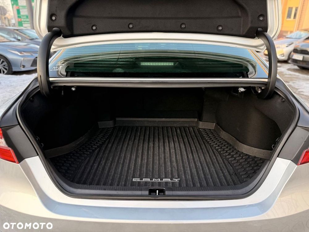 Toyota Camry 2.5 Hybrid Prestige CVT - 11