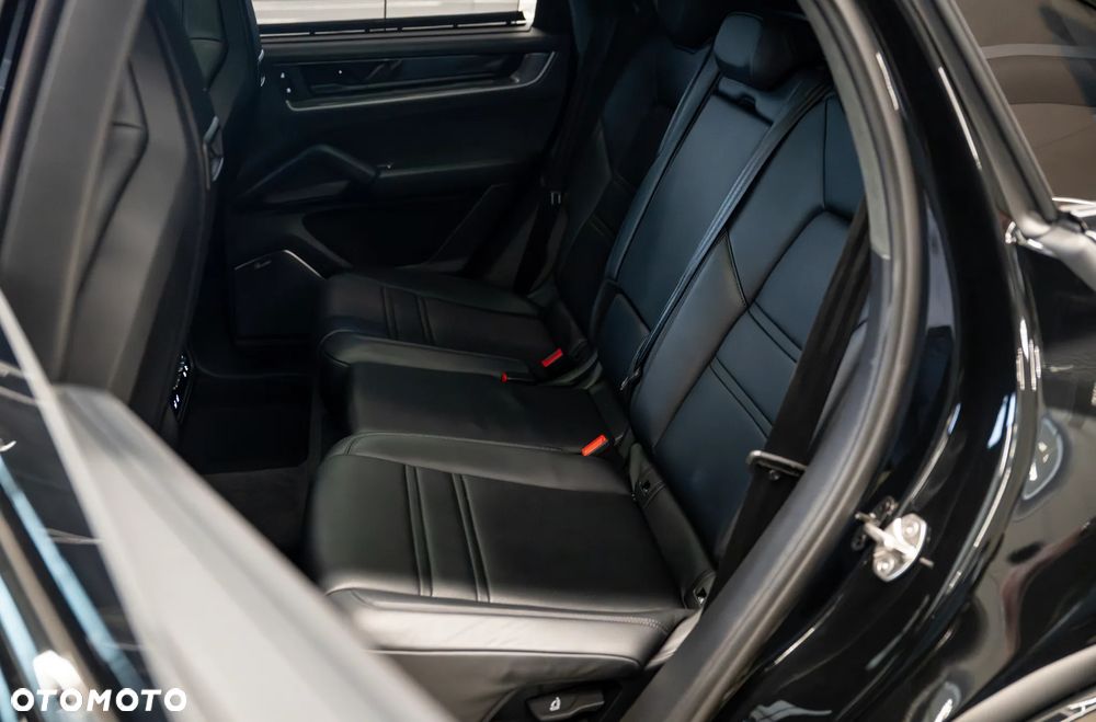 Porsche Cayenne Turbo E-Hybrid PHEV - 25