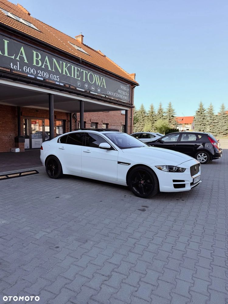 Jaguar XE 25t AWD Prestige - 5