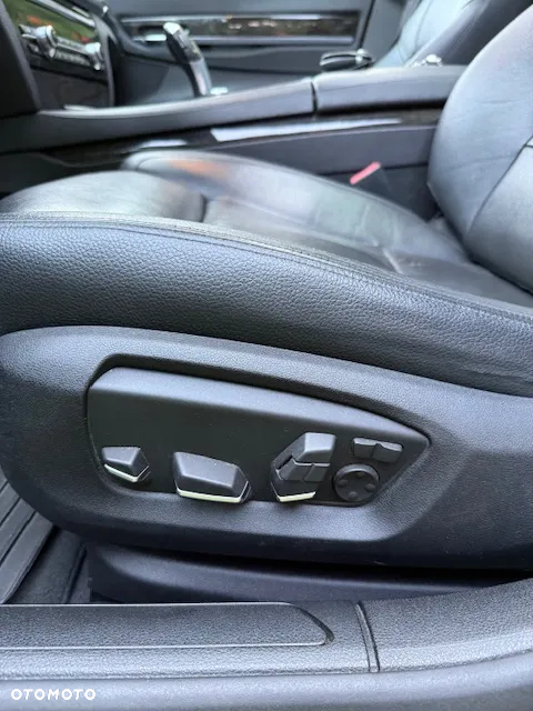 BMW Seria 7 740d xDrive - 28