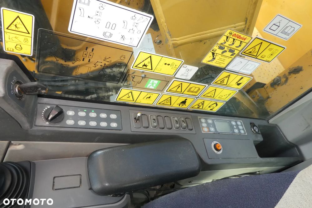 Caterpillar 325FL - 28