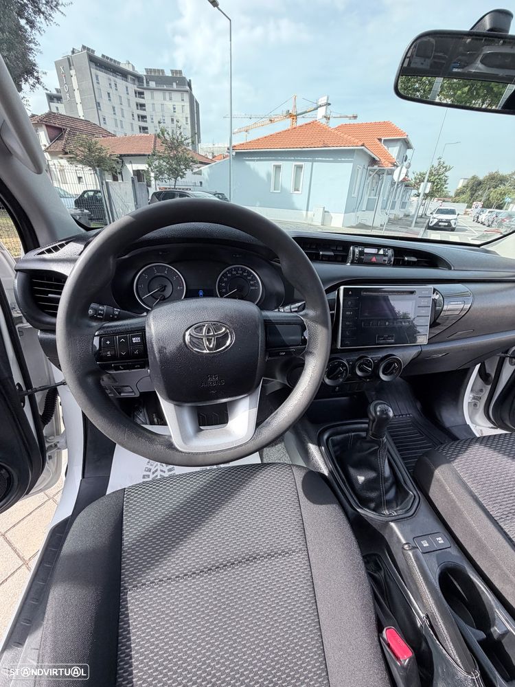 Toyota Hilux 2.4 D-4D 2WD CE - 21