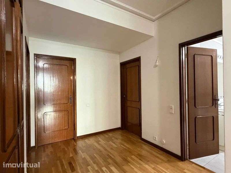T3 Mobilado, Praça rainha D. Amélia, em prédio de prestigio - Grande imagem: 2/12