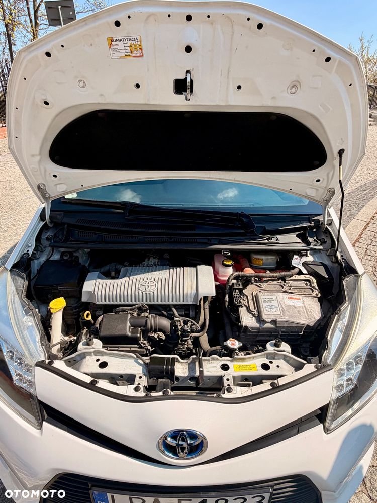 Toyota Yaris Hybrid 100 Premium - 9