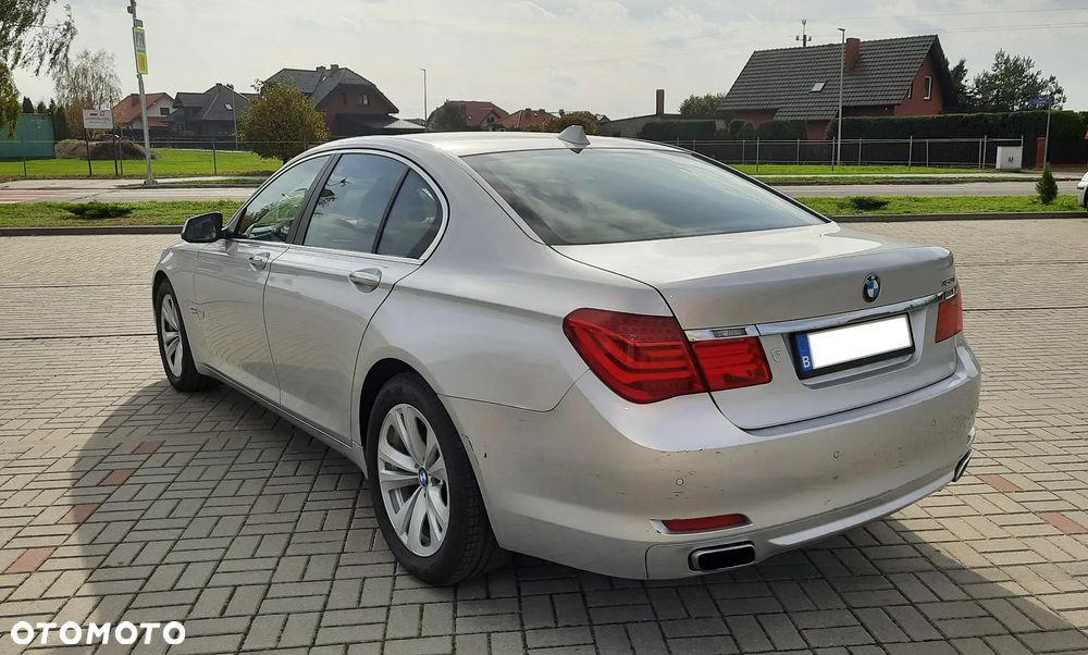 BMW Seria 7 750i - 5