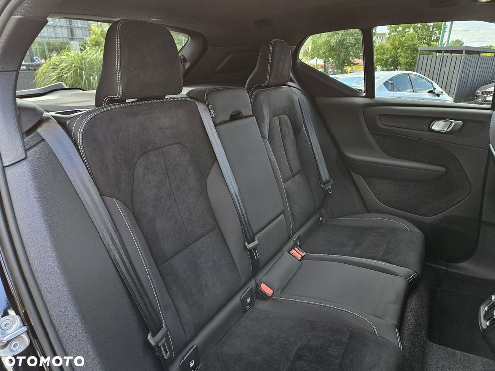 Volvo XC 40 B3 B DKG Ultra Black Edition - 9