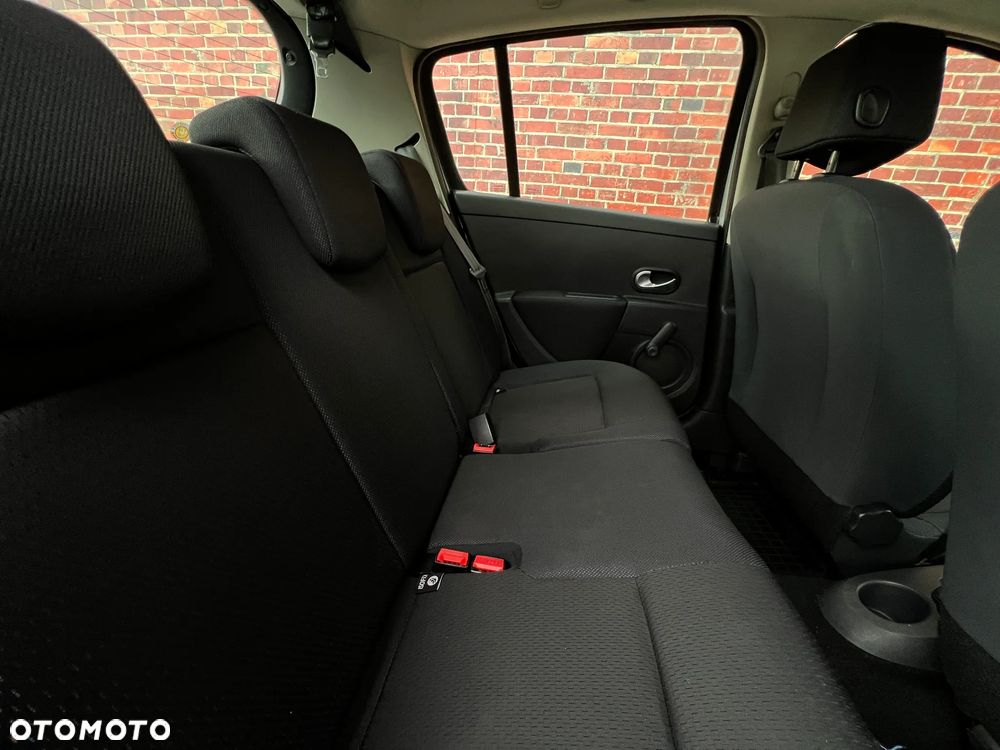 Renault Clio - 19