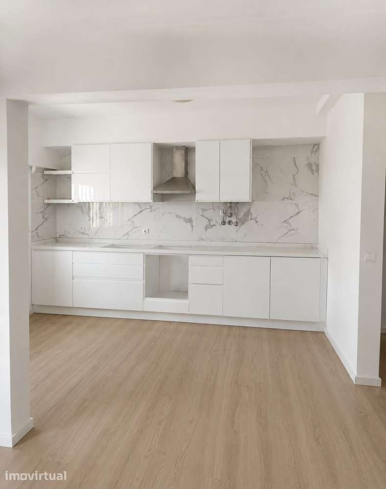 Apartamento T2 remodelado (r/c) com uma arrecadação generosa - Grande imagem: 3/19