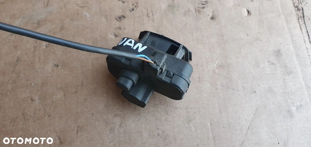 Siłownik silniczek klapki wlewu paliwa VW Tiguan I Lift 5N0810773E - 3