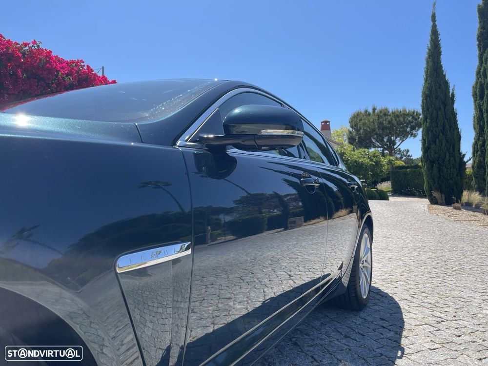 Jaguar XF Sportbrake 2.2 D Luxury - 11