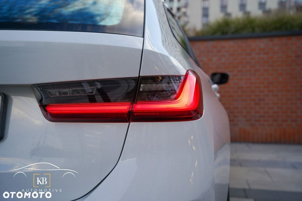BMW Seria 3 318i - 26