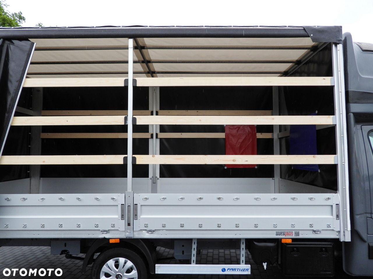 Renault MASTER  PLANDEKA 10 PALET WEBASTO TEMPOMAT LEDY PNEUMATYKA KLIMATYZACJA  165KM - 24