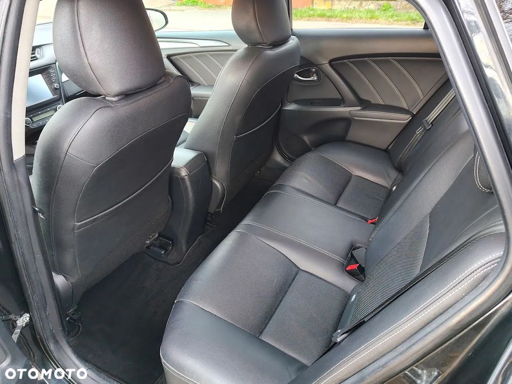 Toyota Avensis 1.8 Premium - 18