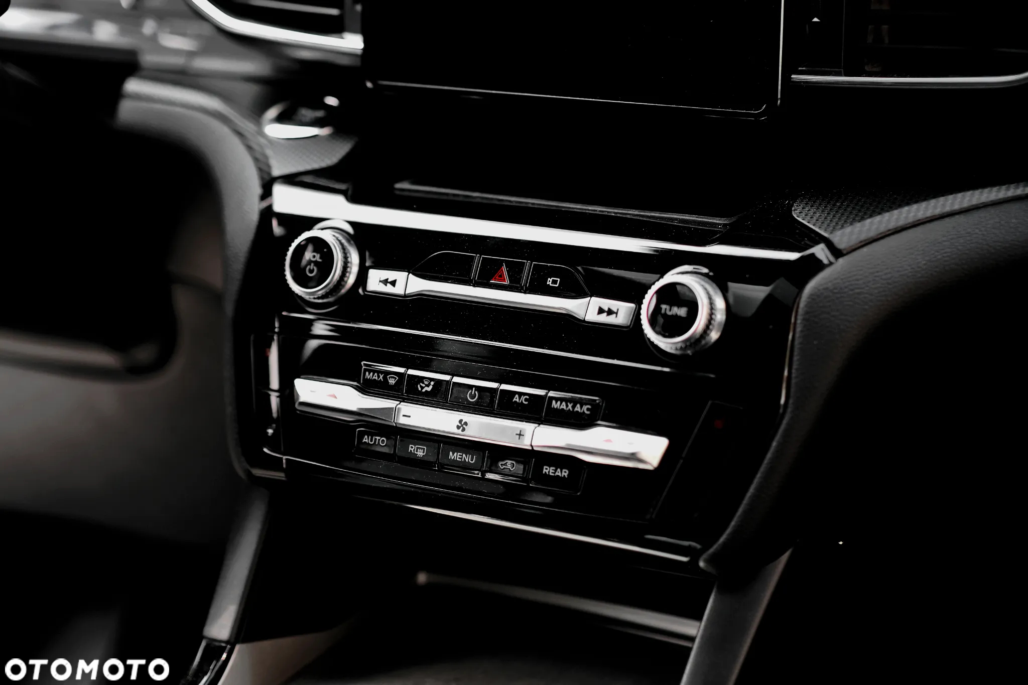 Ford Explorer - 22